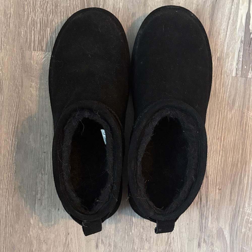 Bear paw “super shorty” Black Suede Ankle Boots